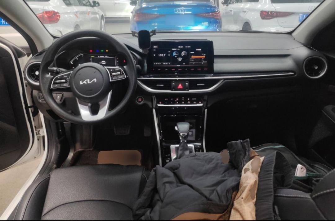 Kia K3 1.5L CVT модная версия