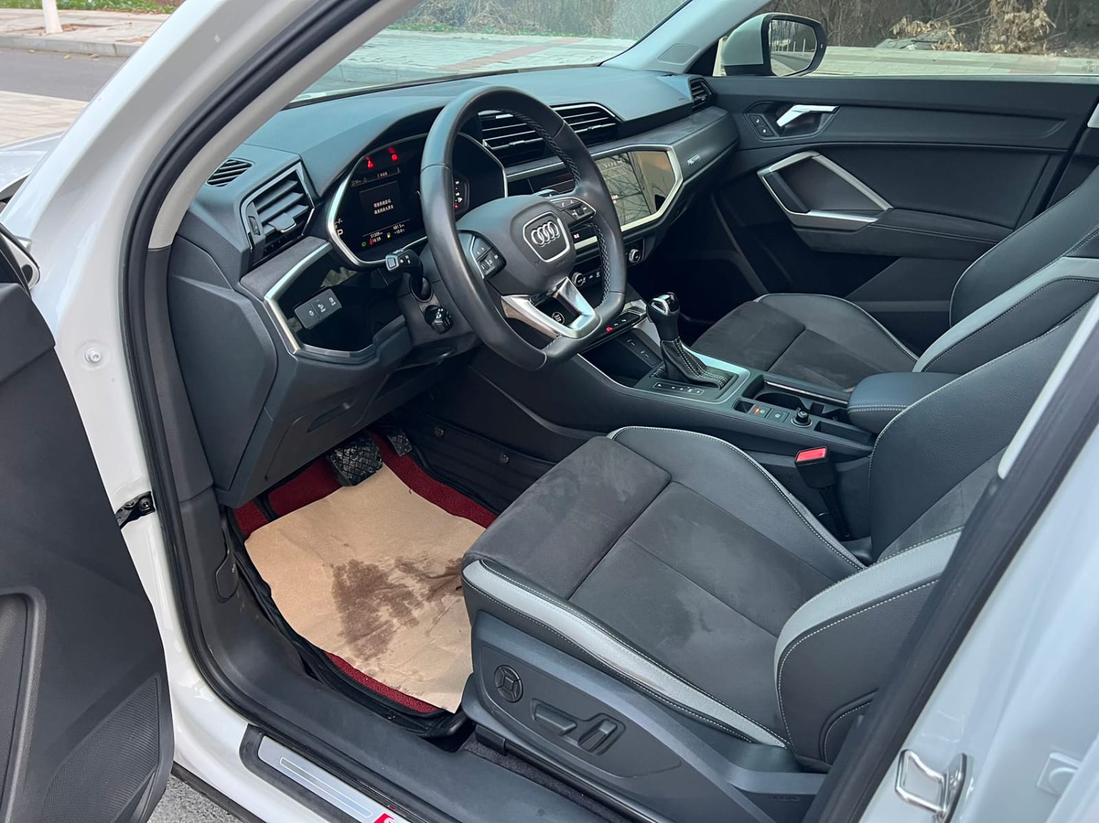 Audi Q3 35 TFSI Stylish and Dynamic Edition