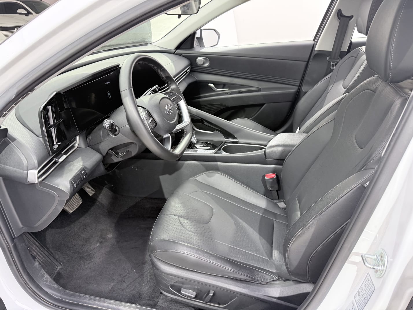 Hyundai Elantra 1.5L CVT LUX Premium Edition