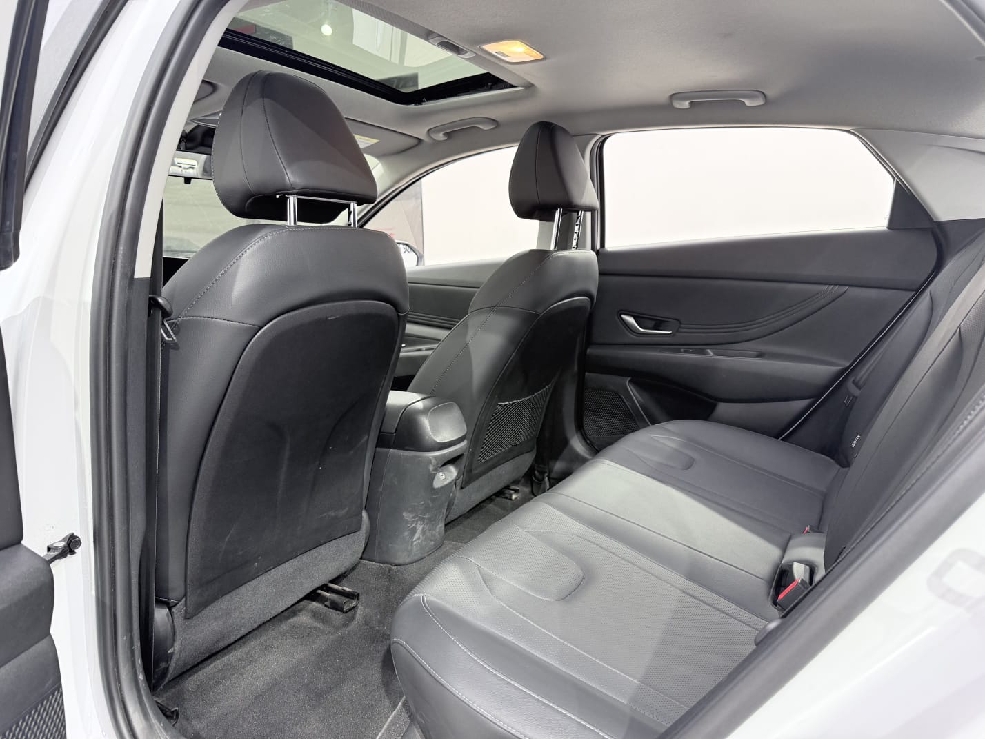 Hyundai Elantra 1.5L CVT LUX Premium Edition