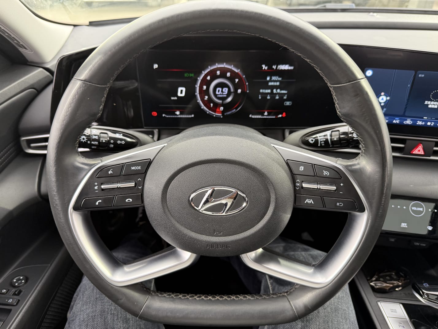 Hyundai Elantra 1.5L CVT LUX Premium Edition