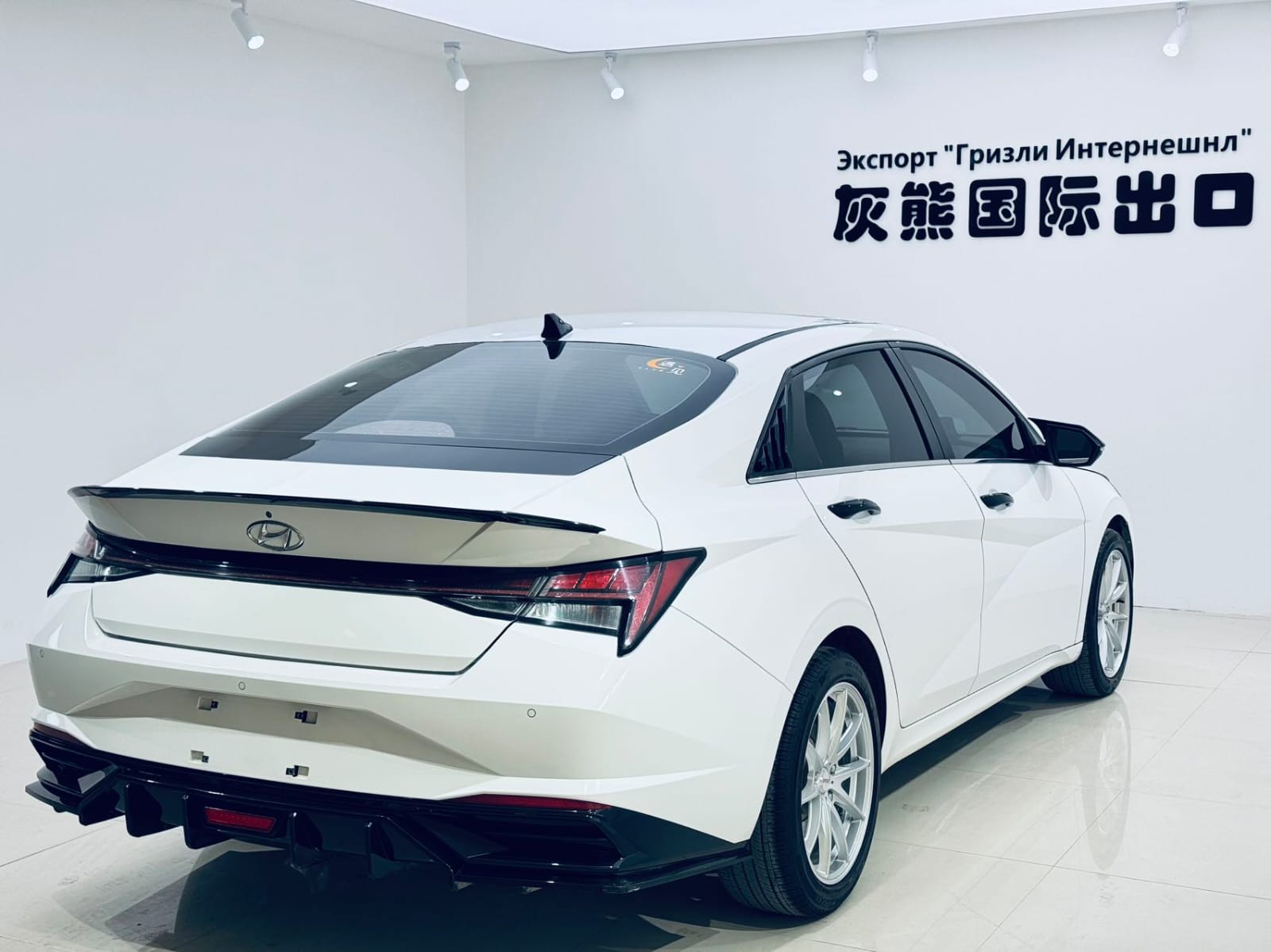 Hyundai Elantra 1.5L CVT LUX Premium Edition