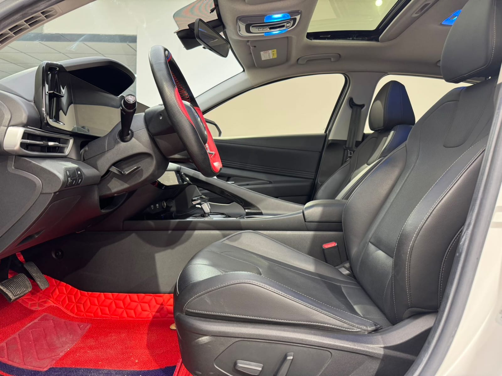 Hyundai Elantra 1.5L CVT LUX Premium Edition