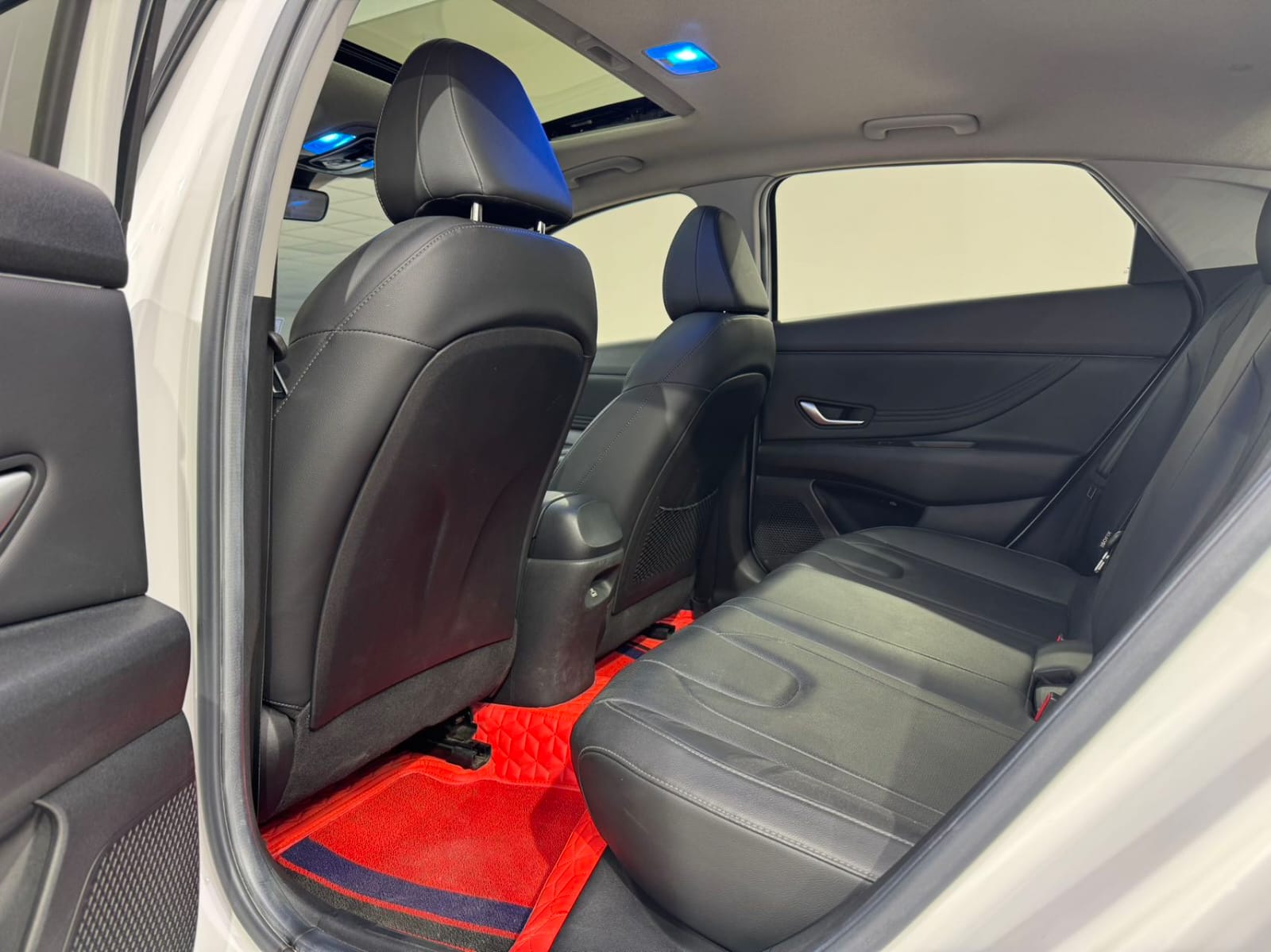 Hyundai Elantra 1.5L CVT LUX Premium Edition