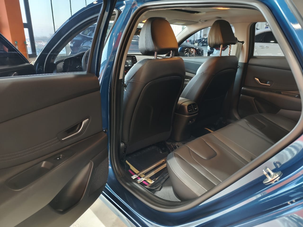 Hyundai Elantra 1.5L CVT LUX Premium Edition