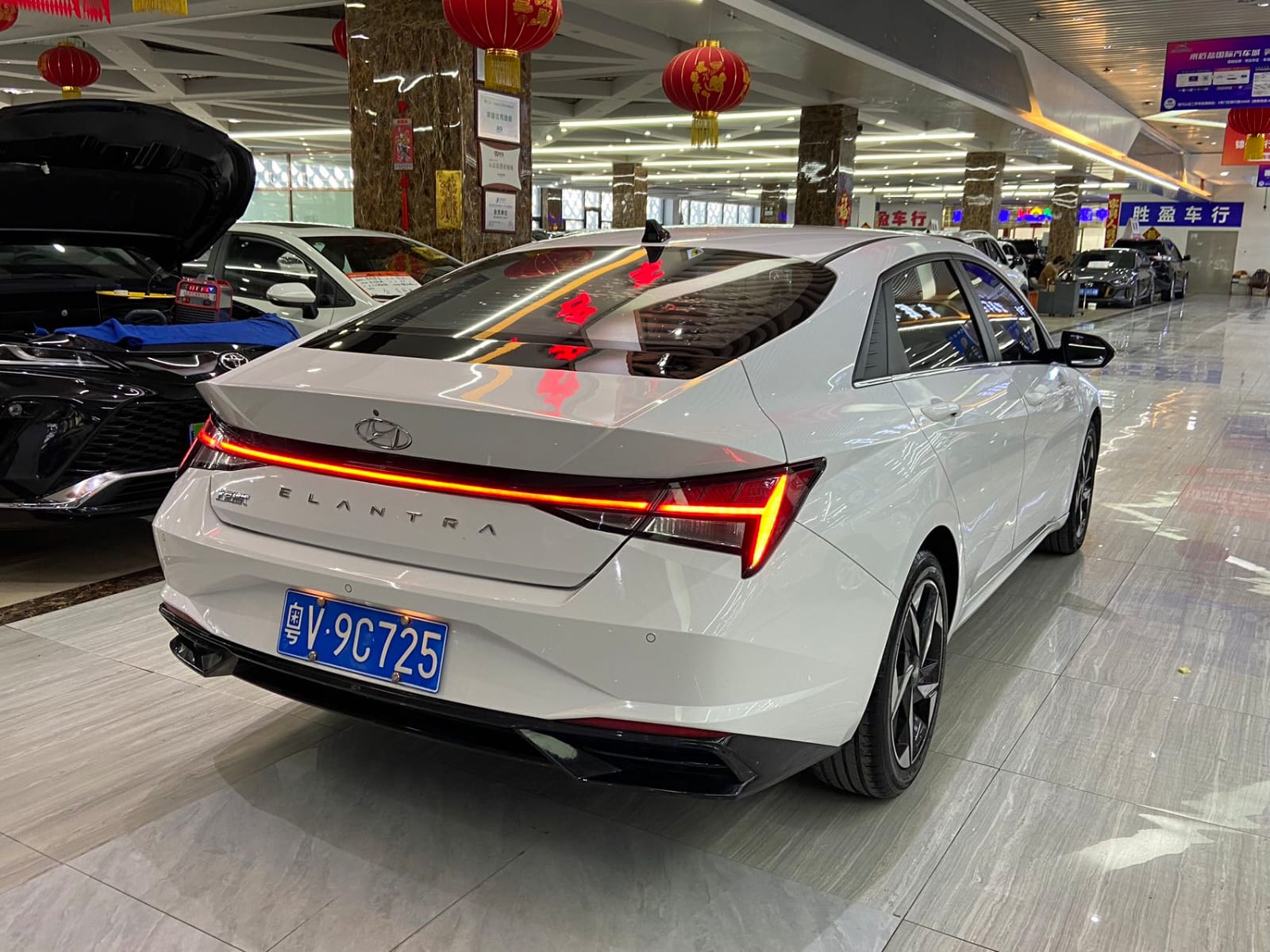 Hyundai Elantra 1.5L CVT LUX Premium Edition