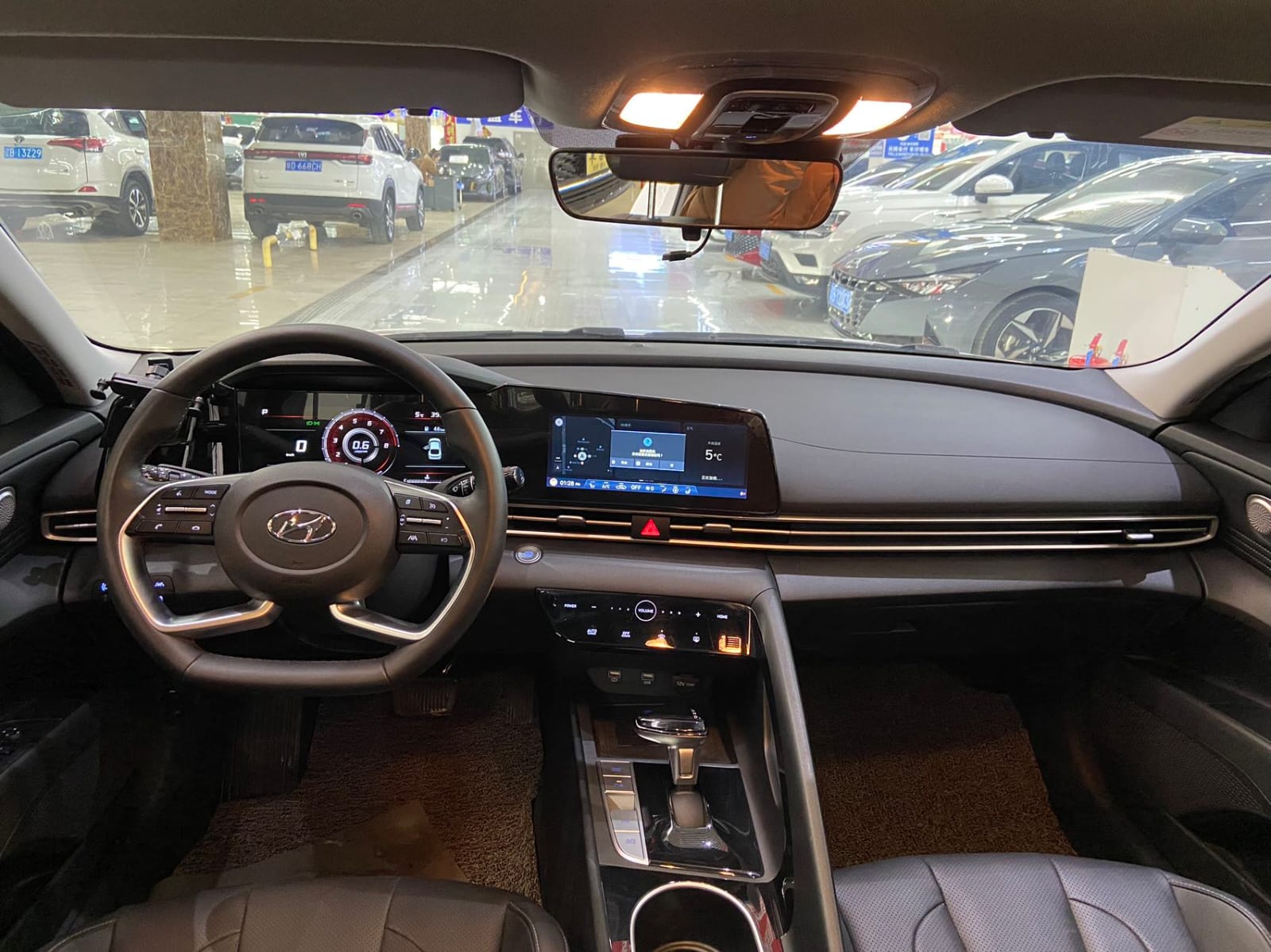 Hyundai Elantra 1.5L CVT LUX Premium Edition