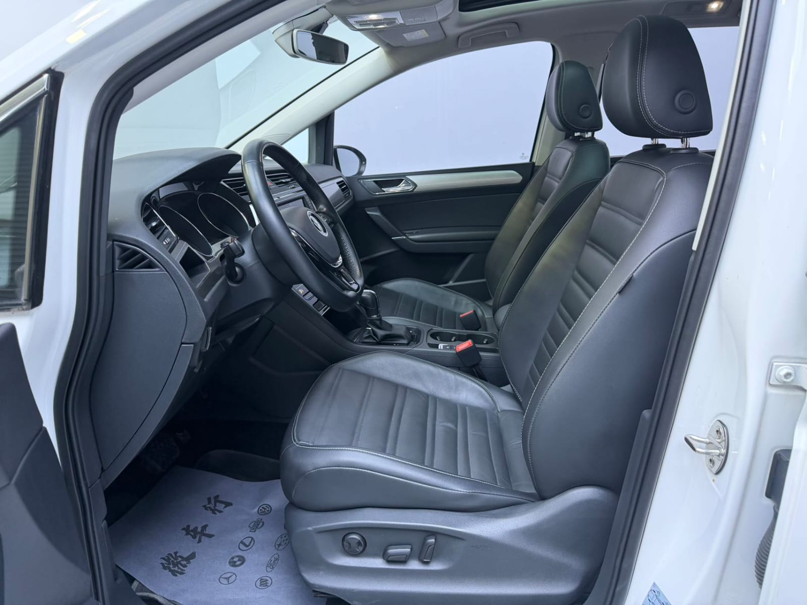 Volkswagen Touran L 280TSI DSG Extended Edition 6 мест