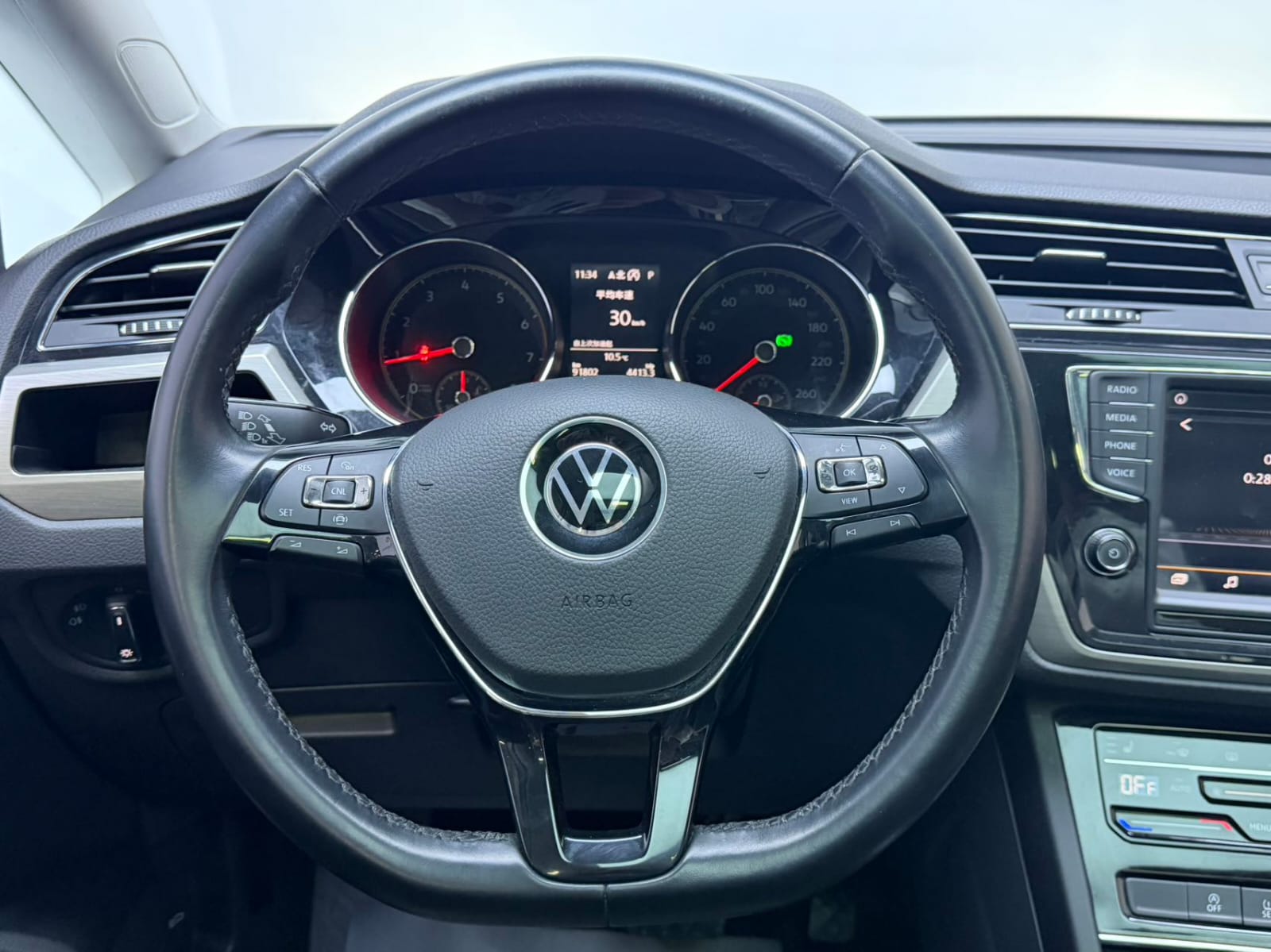 Volkswagen Touran L 280TSI DSG Extended Edition 6 мест