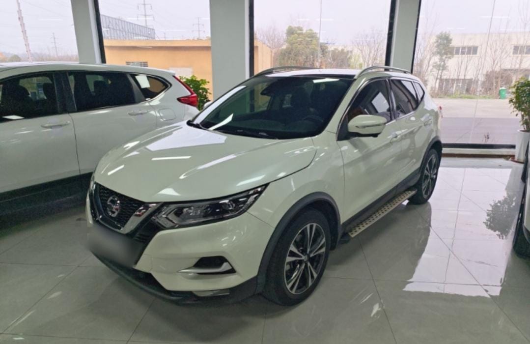 Nissan Qashqai 2.0L CVT Deluxe Edition