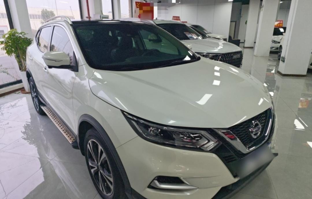 Nissan Qashqai 2.0L CVT Deluxe Edition