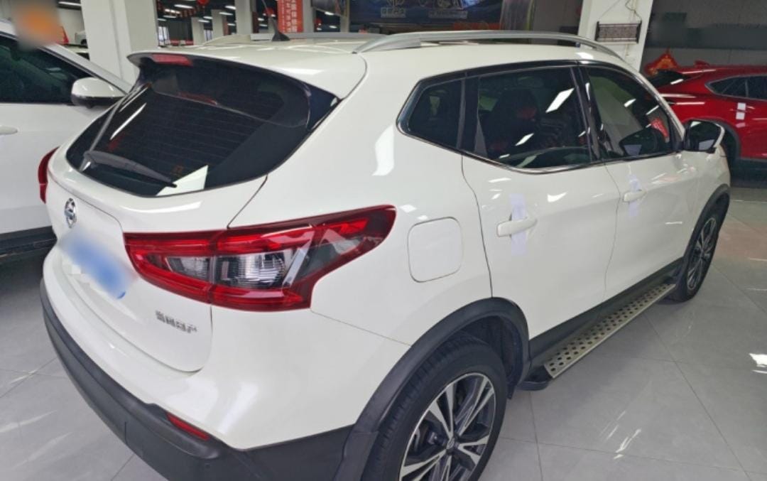 Nissan Qashqai 2.0L CVT Deluxe Edition