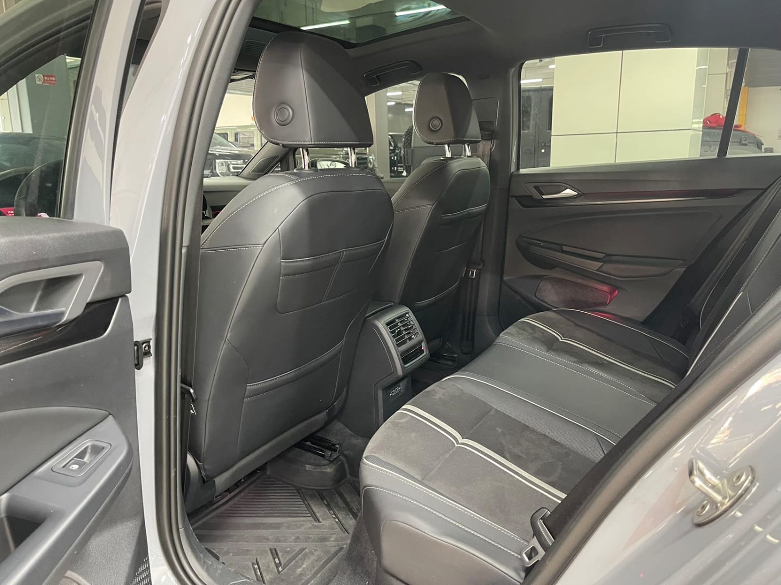 Volkswagen Golf 280TSI DSG R-Line