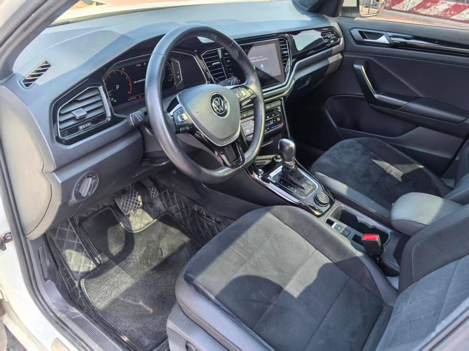 Volkswagen T-Roc Tango 280TSI DSG 4WD Luxury Intelligent Edition