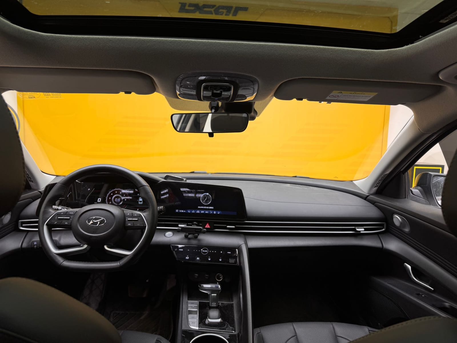 Hyundai Elantra 1.5L CVT LUX Premium Edition