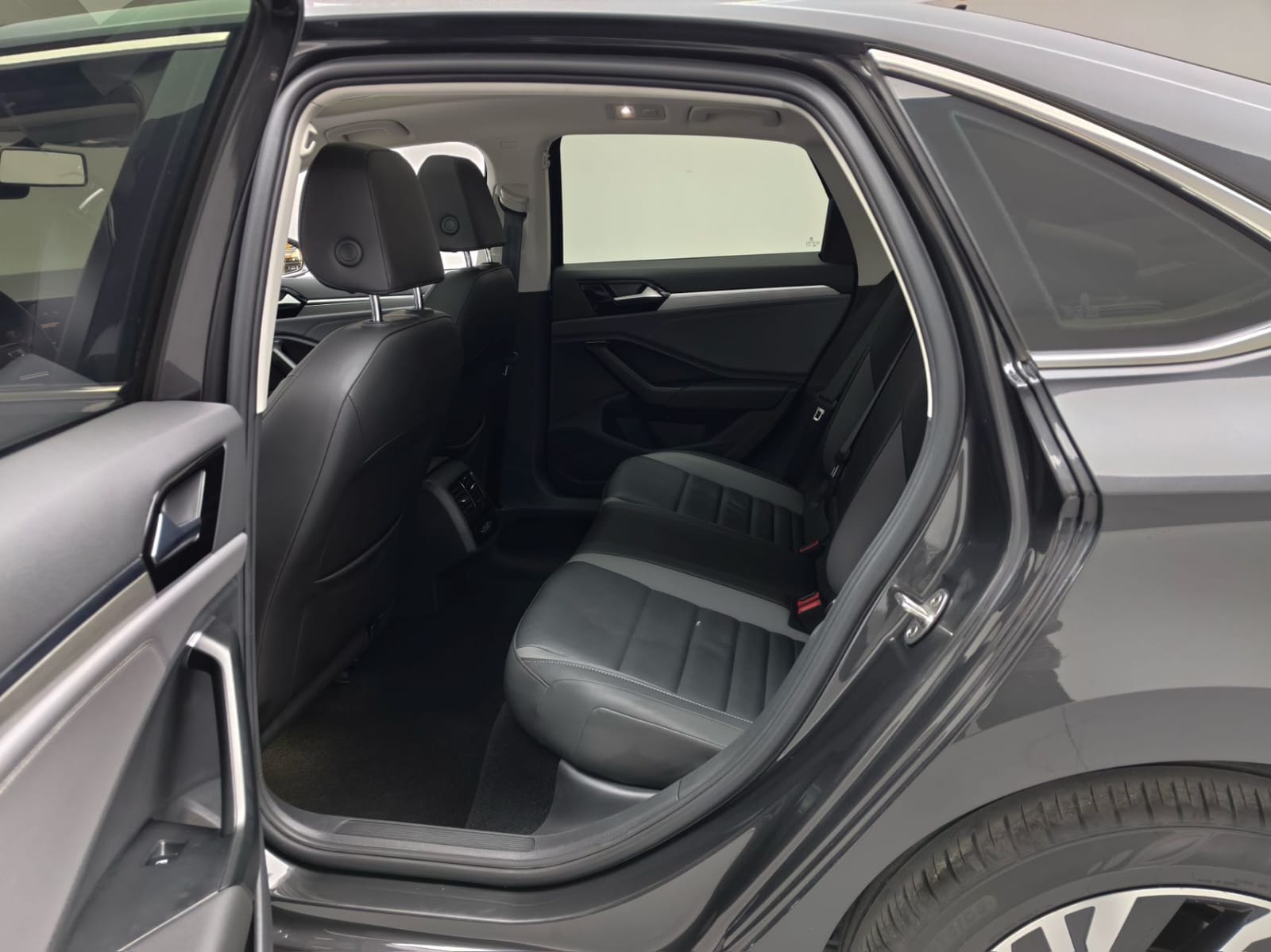 Volkswagen Sagitar 280TSI DSG Oversight Edition