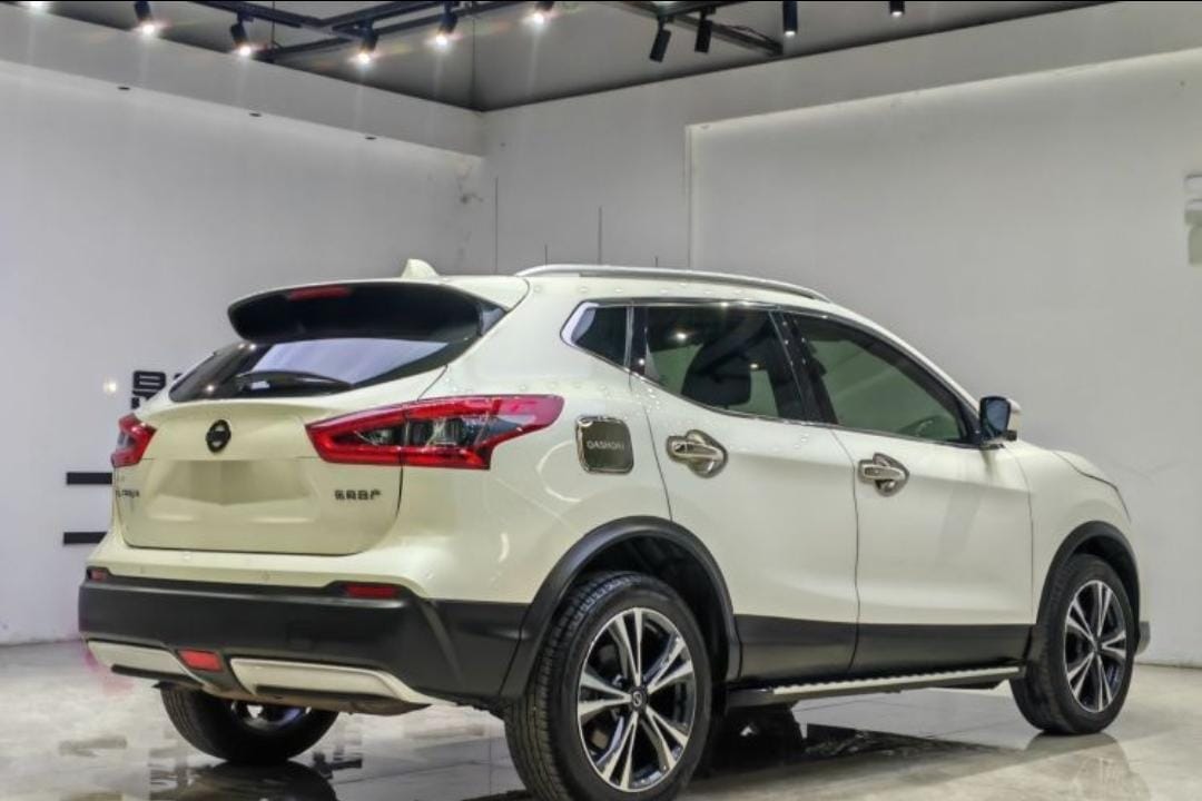 Nissan Qashqai 2.0L CVT XV Prem Deluxe Edition