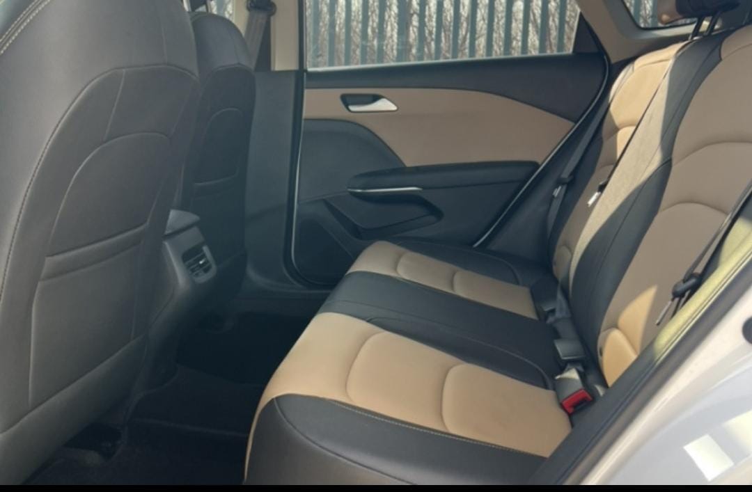 Chevrolet Cruze 320 Automatic Enjoy Skylight Edition