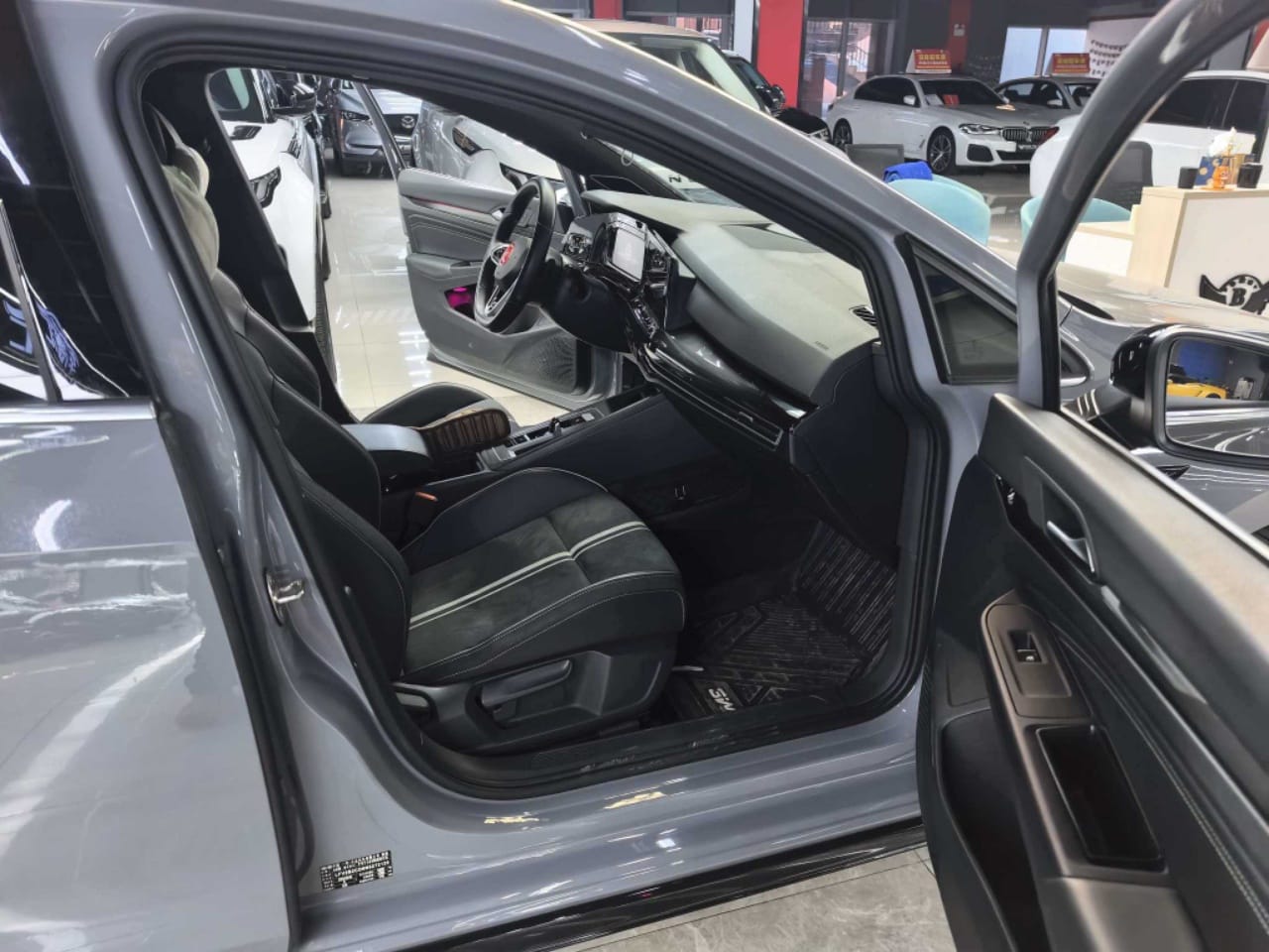 Volkswagen Golf 280TSI DSG R-Line