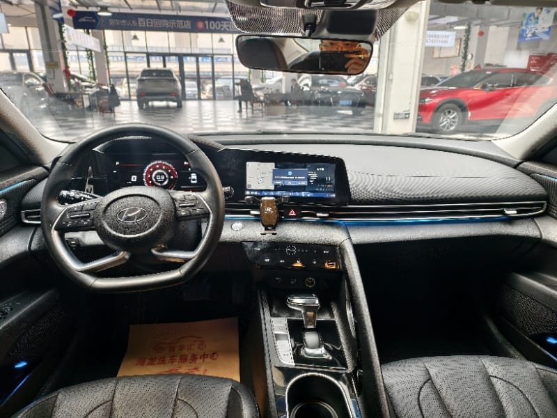 Hyundai Elantra 1.5L Premium Edition