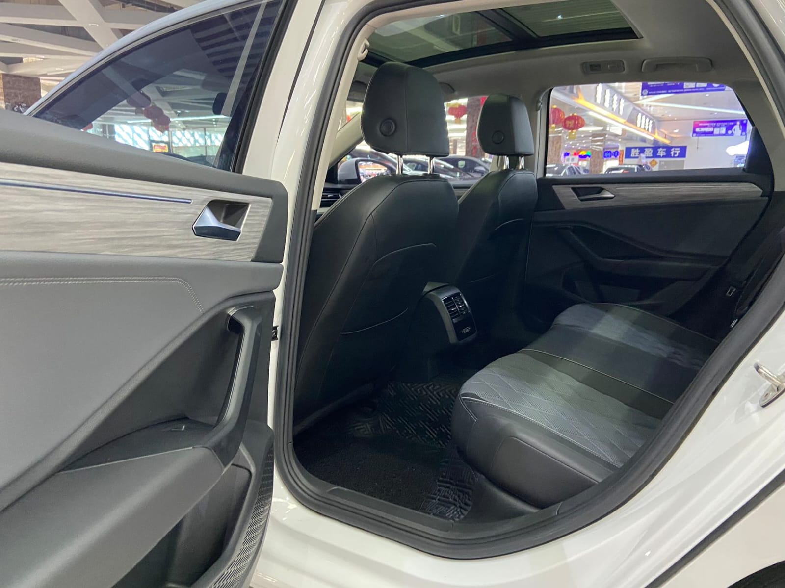 Volkswagen Sagitar 280TSI DSG