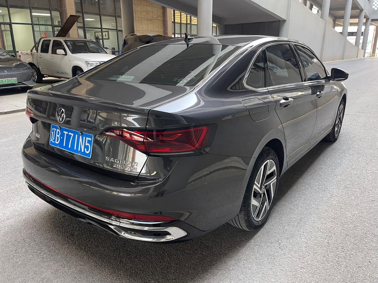 Volkswagen Sagitar 280TSI DSG Overpass Lite