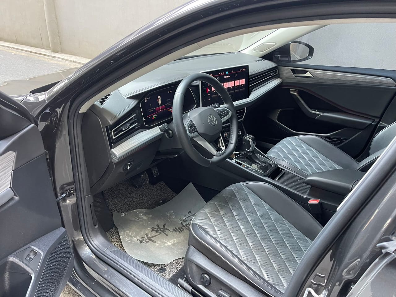Volkswagen Sagitar 280TSI DSG Overpass Lite
