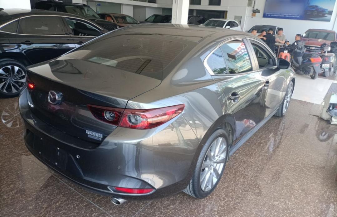Mazda 3 Axela 2.0L Automatic