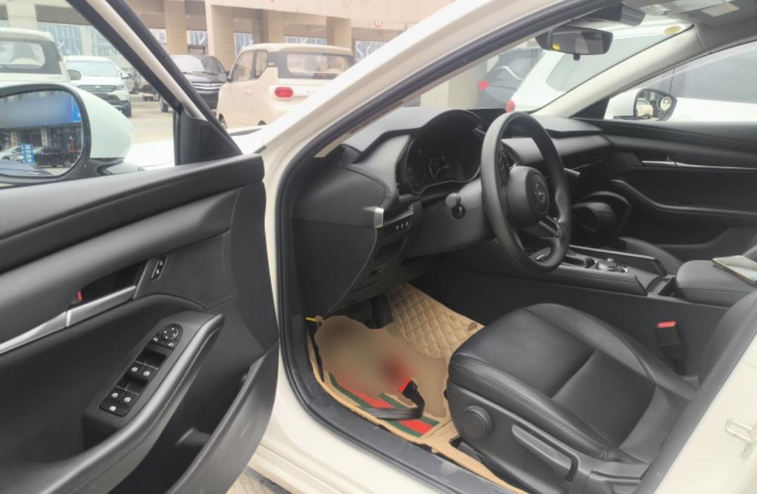 Mazda 3 Axela 2.0L Automatic