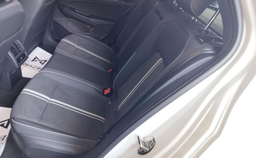 Volkswagen Golf 280TSI DSG R-Line Lite