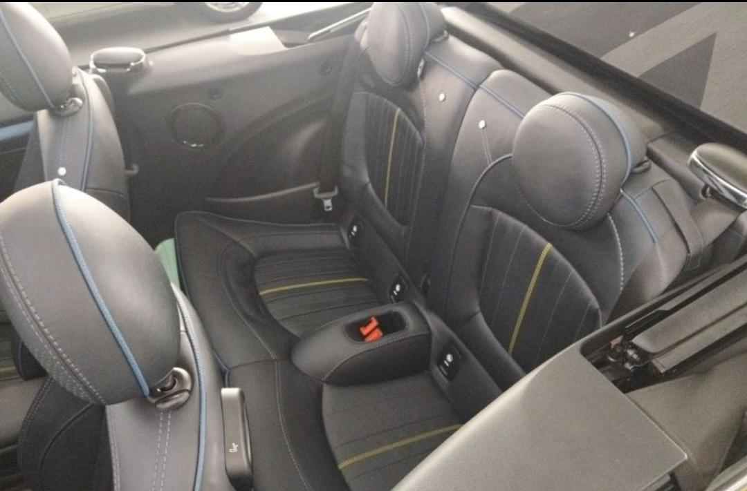 MINI Cooper Cabrio Sidewalk