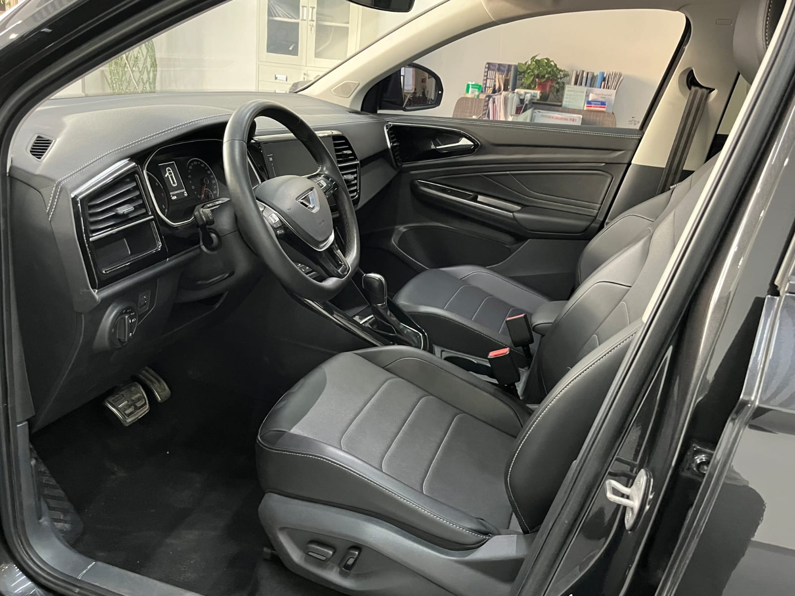 Jetta VS7 Black Front Auto Honor Edition