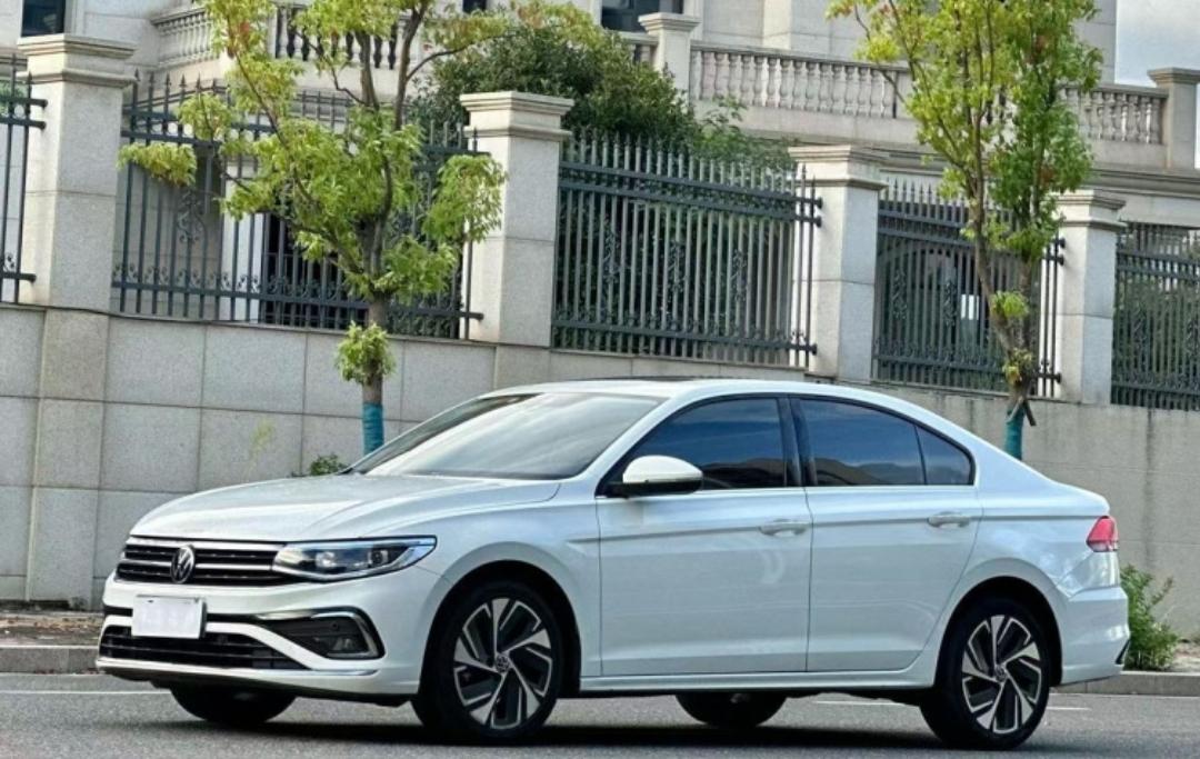 Volkswagen Bora 200TSI DSG PRO Edition