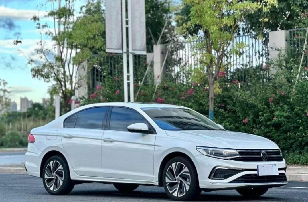 Volkswagen Bora 200TSI DSG PRO Edition