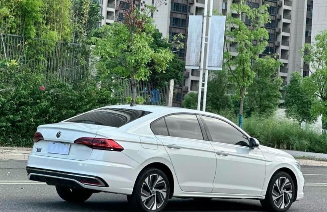 Volkswagen Bora 200TSI DSG PRO Edition