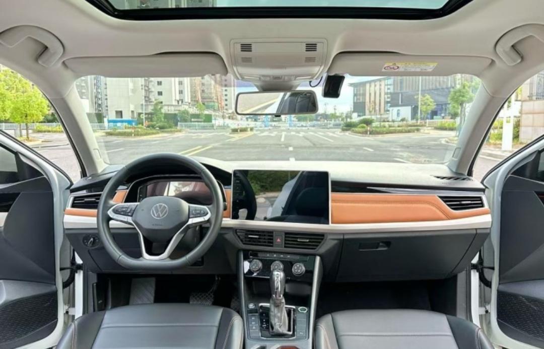 Volkswagen Bora 200TSI DSG PRO Edition