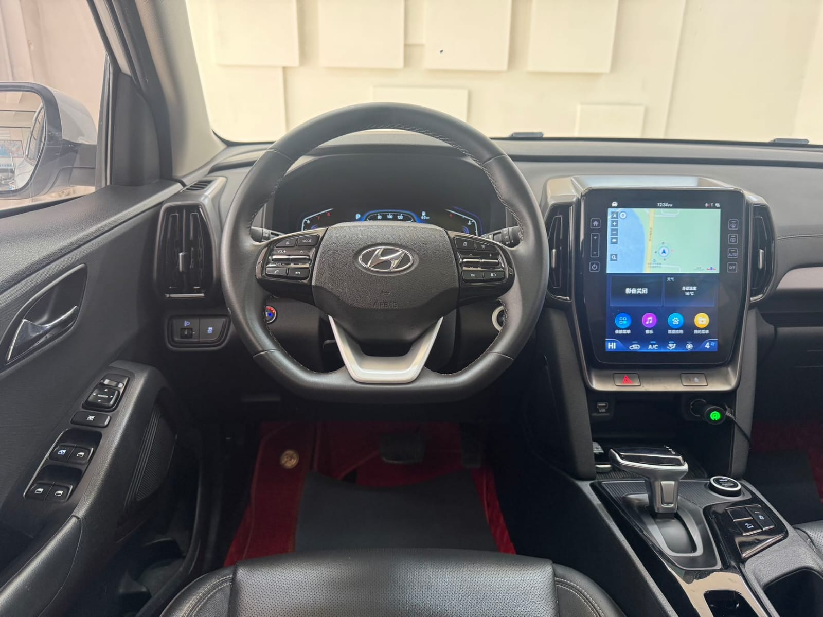 Hyundai ix35 240TGDi DCT GLS ведущая версия