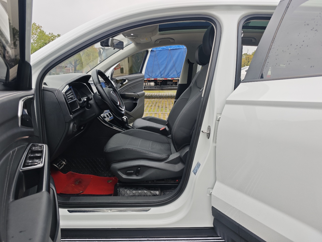 Jetta VS7 Panda Edition