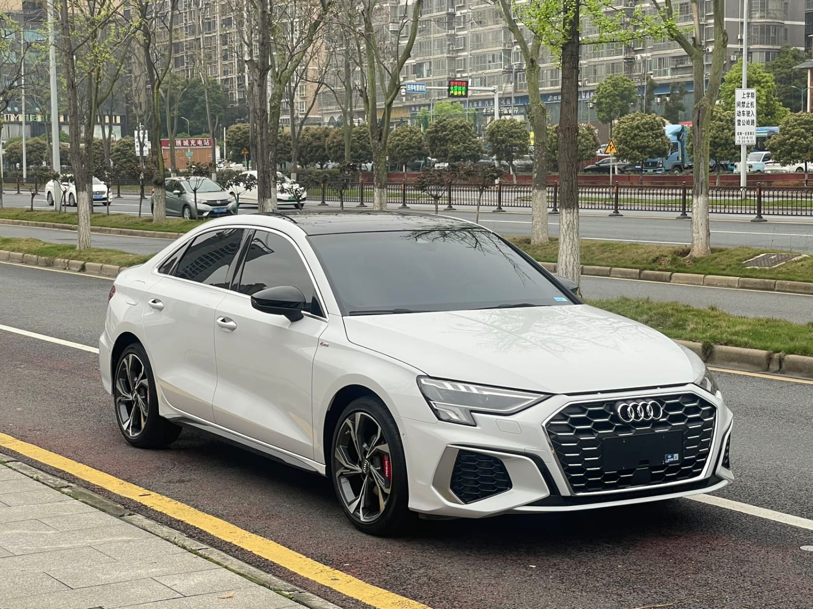 Audi A3L Limousine 35 TFSI Luxury Sport