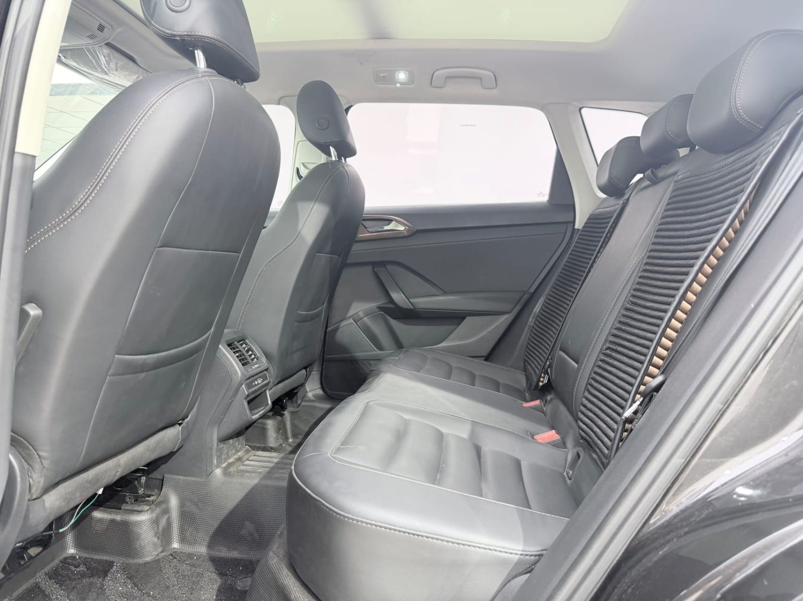 Volkswagen Tharu 280TSI Deluxe