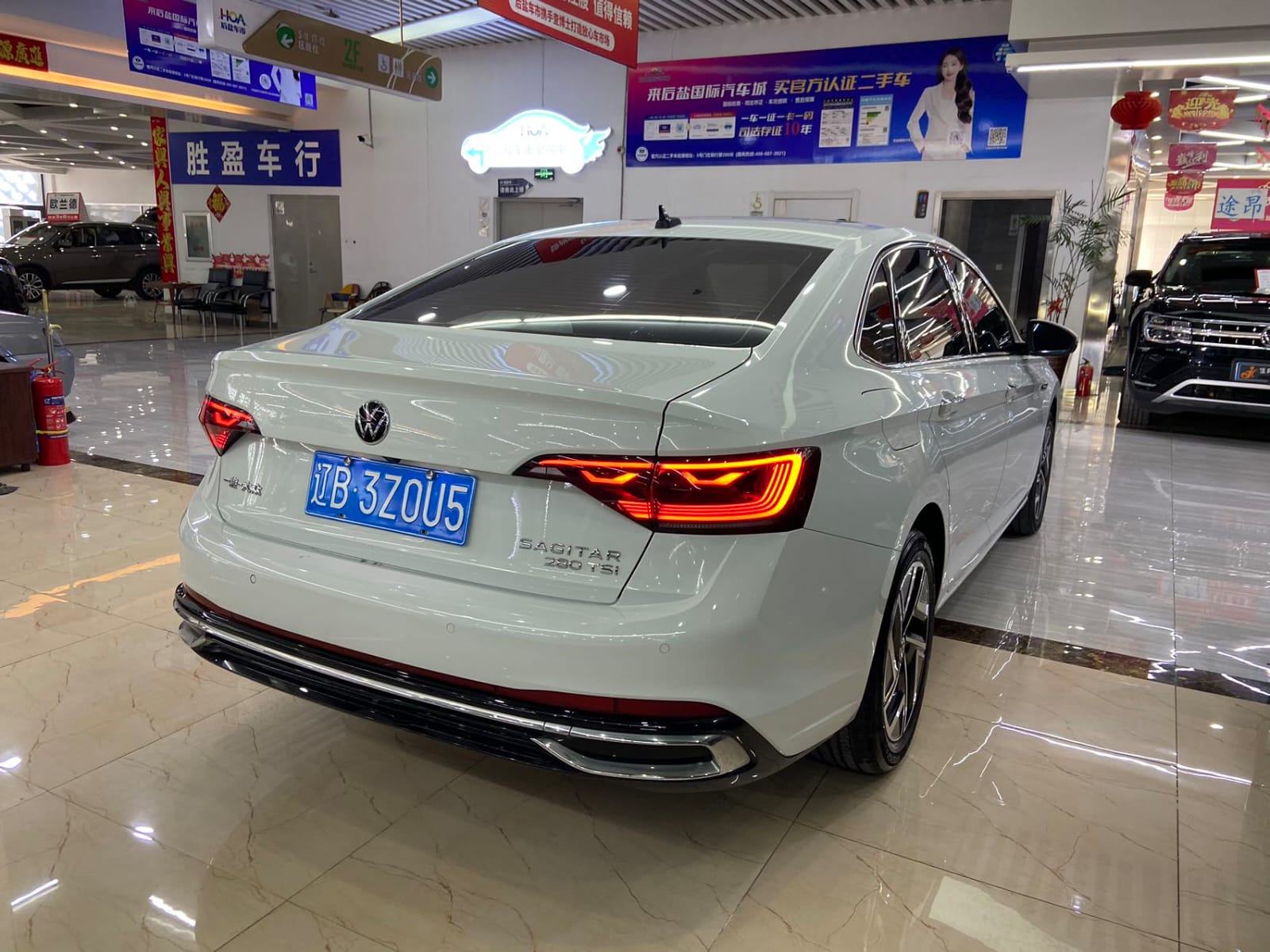 Volkswagen Sagitar 280TSI DSG Overpass Lite