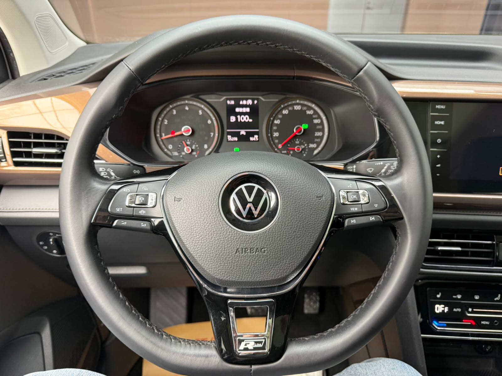 Volkswagen Tharu 280TSI Deluxe Edition PLUS