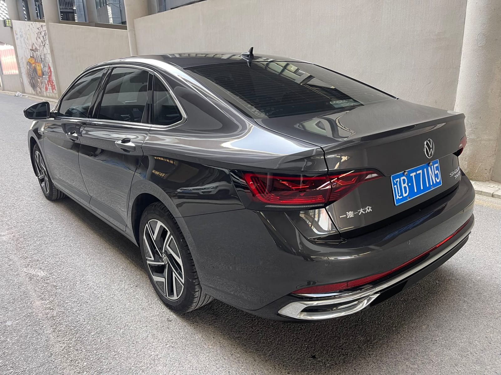 Volkswagen Sagitar 280TSI DSG Overpass Lite