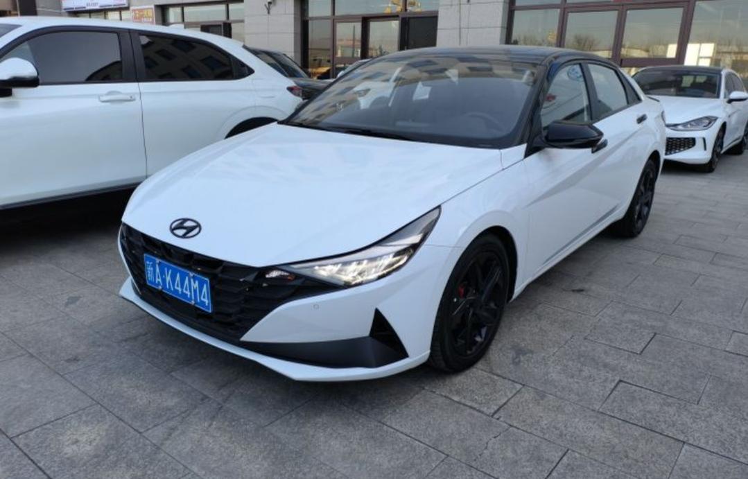 Hyundai Elantra 1.5L CVT LUX Premium Edition