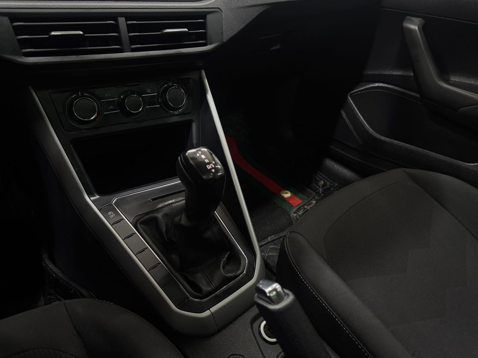 Volkswagen Polo Plus 1.5L  Auto Panorama