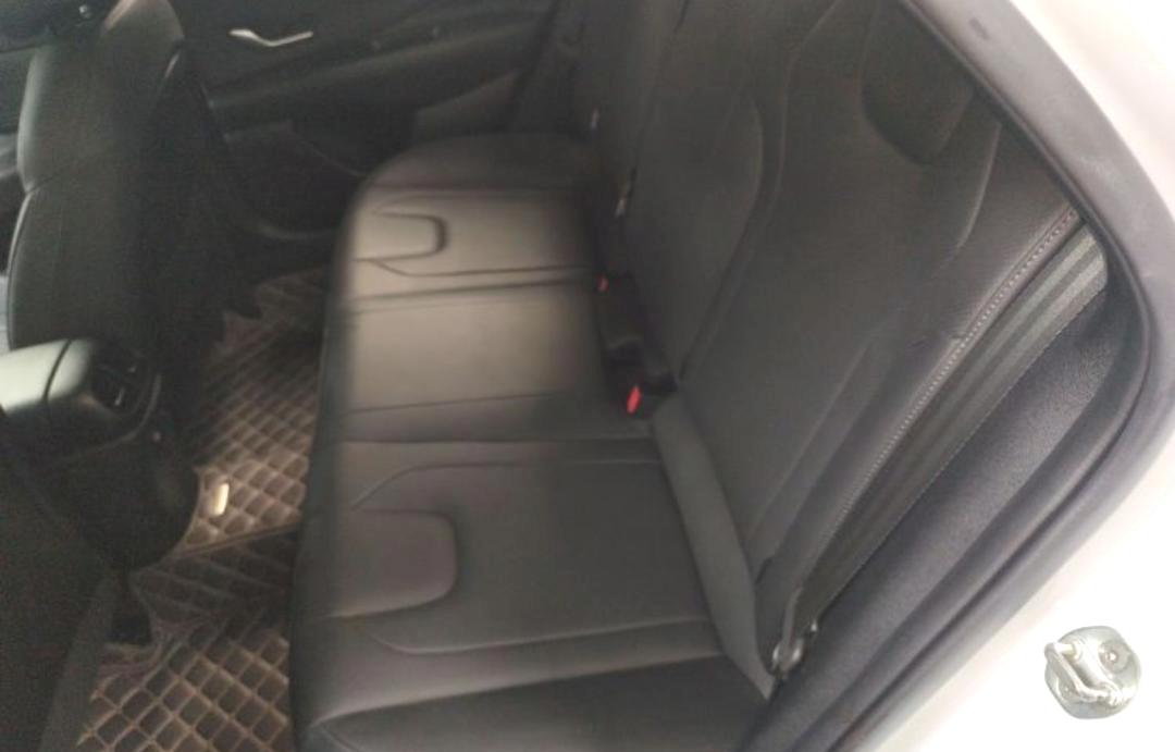 Hyundai Elantra 1.5L CVT LUX Premium Edition