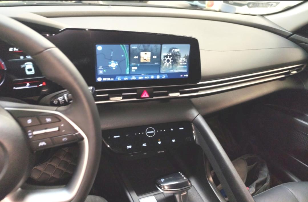 Hyundai Elantra 1.5L CVT LUX Premium Edition