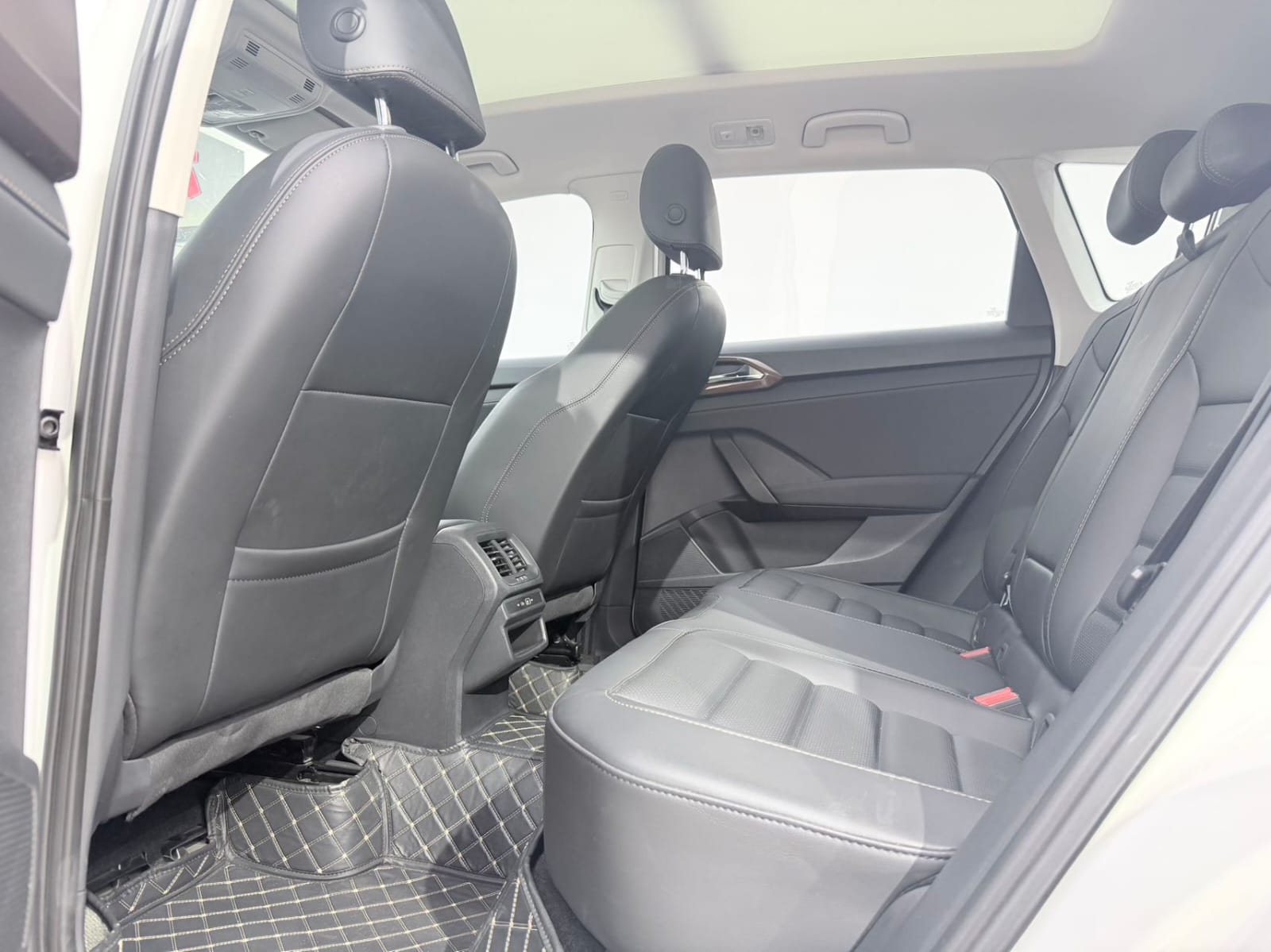 Volkswagen Tharu 280TSI Deluxe Edition