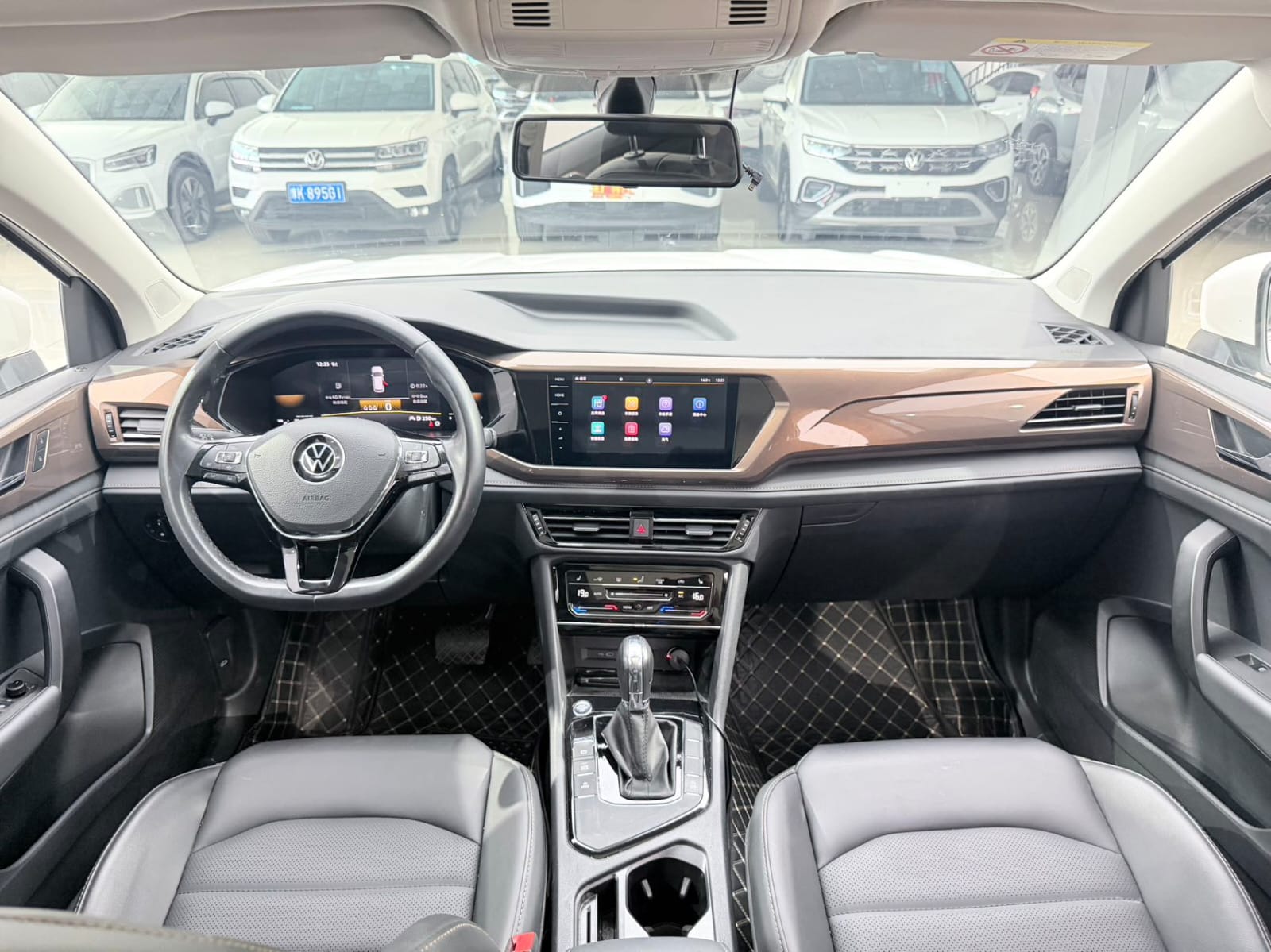 Volkswagen Tharu 280TSI Deluxe Edition