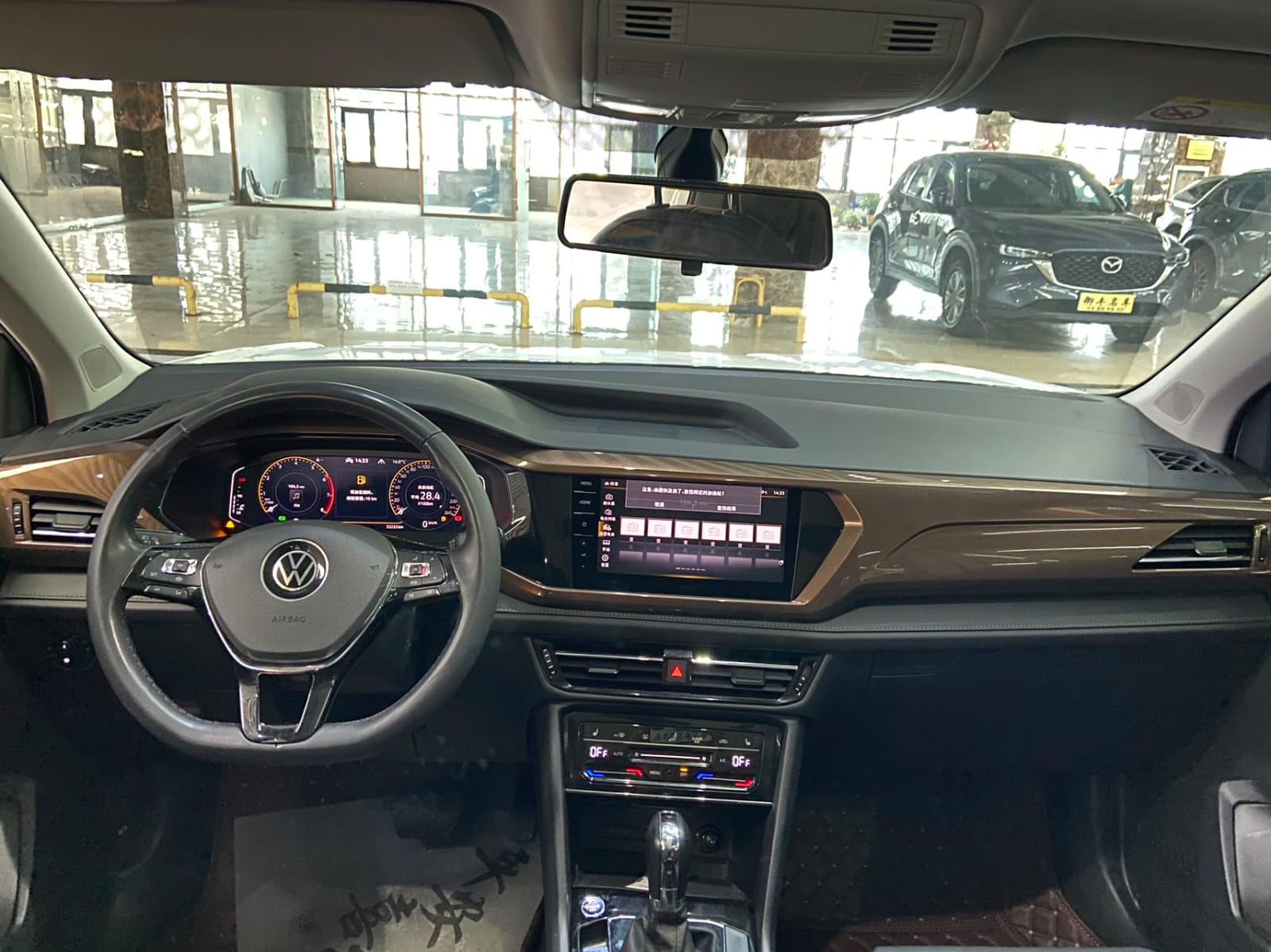 Volkswagen Tharu 280TSI Deluxe Edition